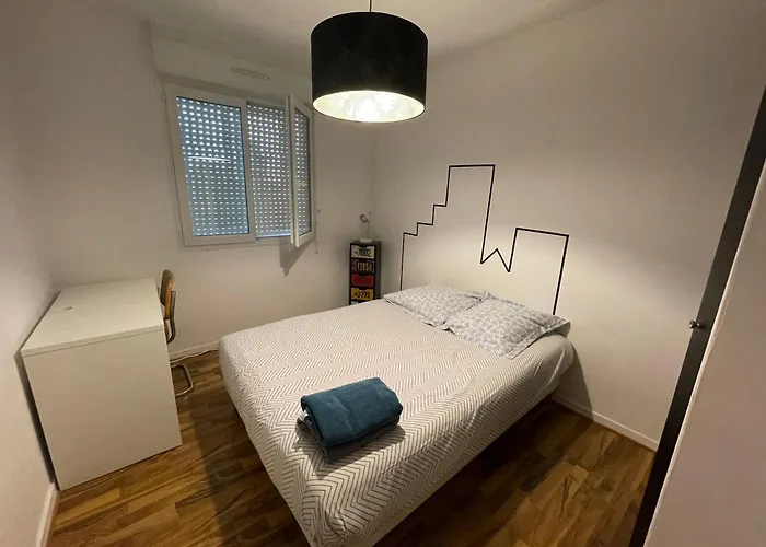 Spacieux. P Gratuit.plage à 13 Min Appartement